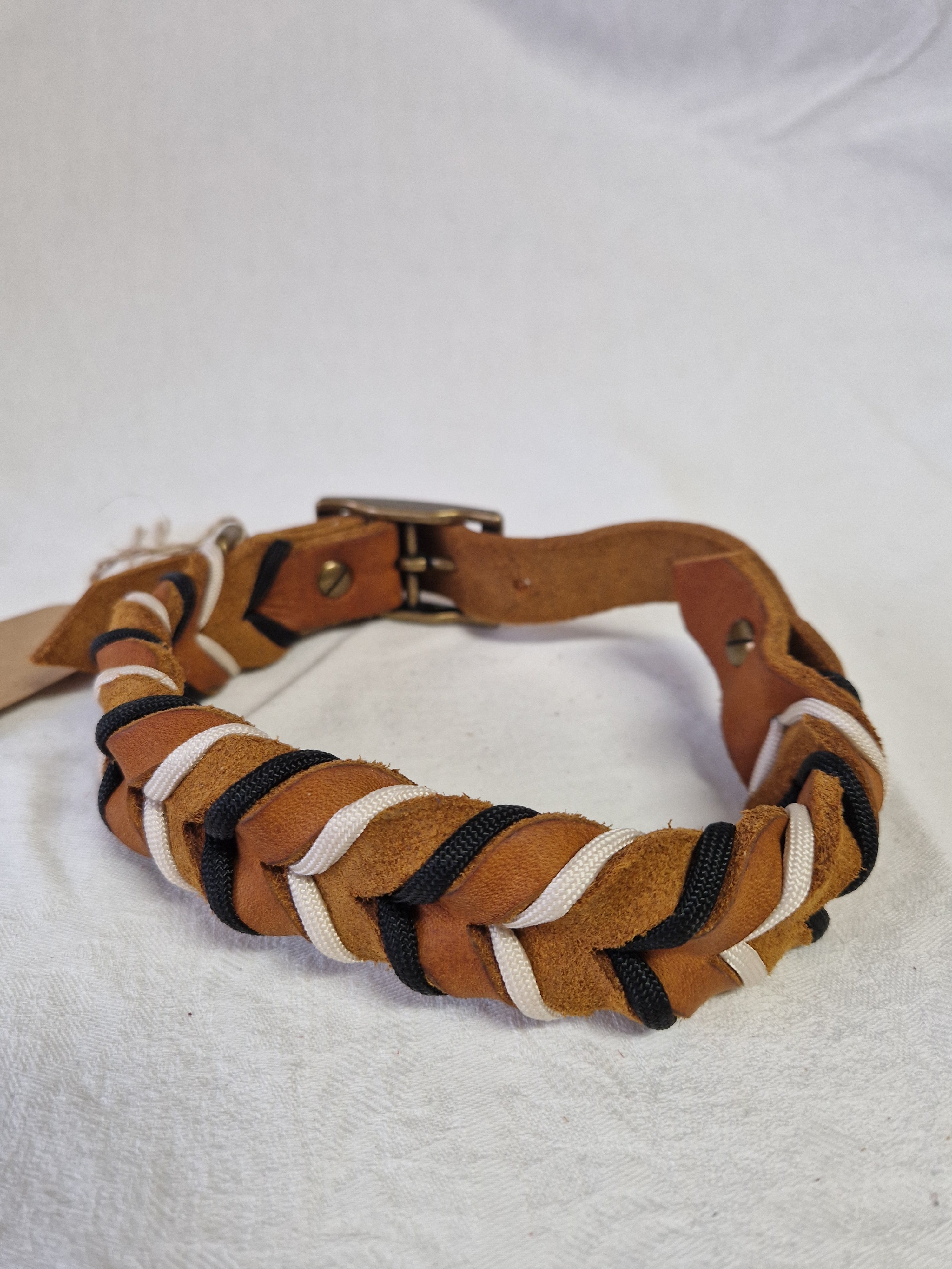Geflochtenes Lederhalsband mit Paracord - 25mm
